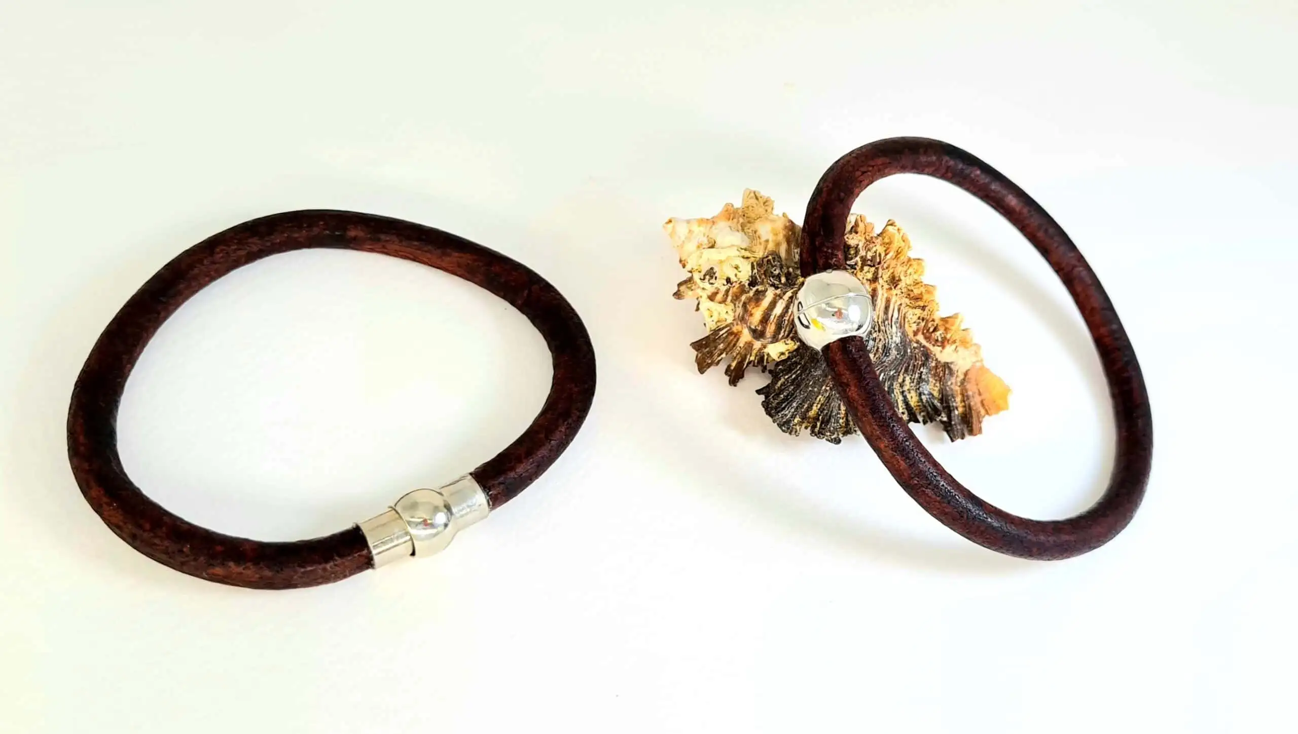 Δερμάτινο βραχιόλι.