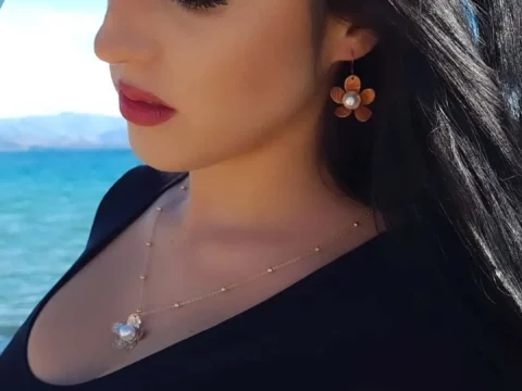 magiv opium necklace