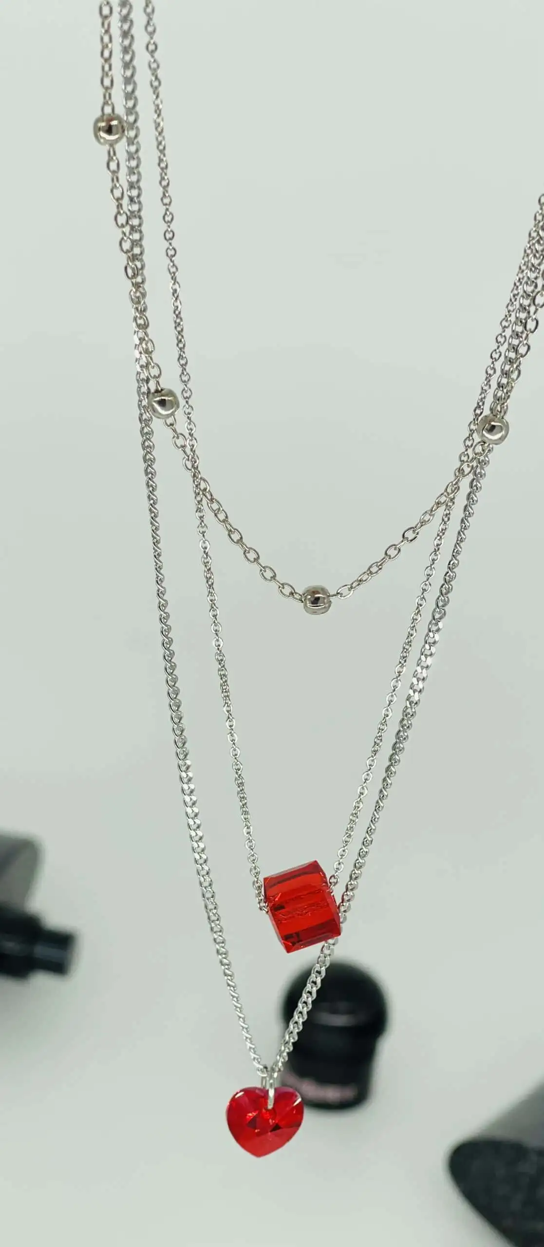 Όλα στο κόκκινο