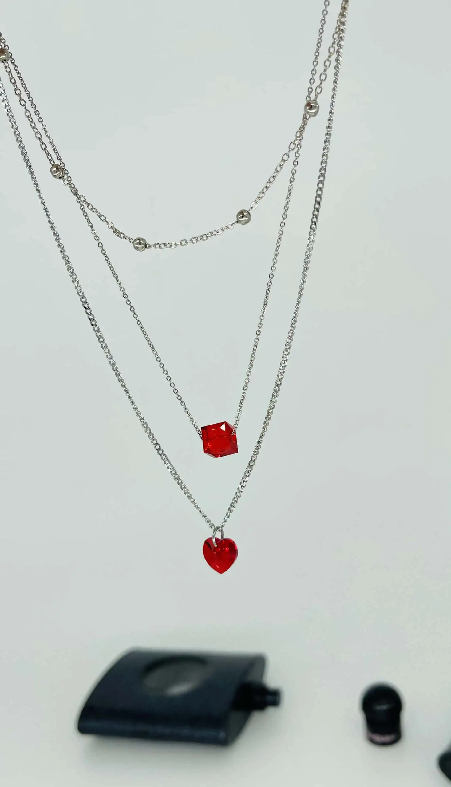 Όλα στο κόκκινο