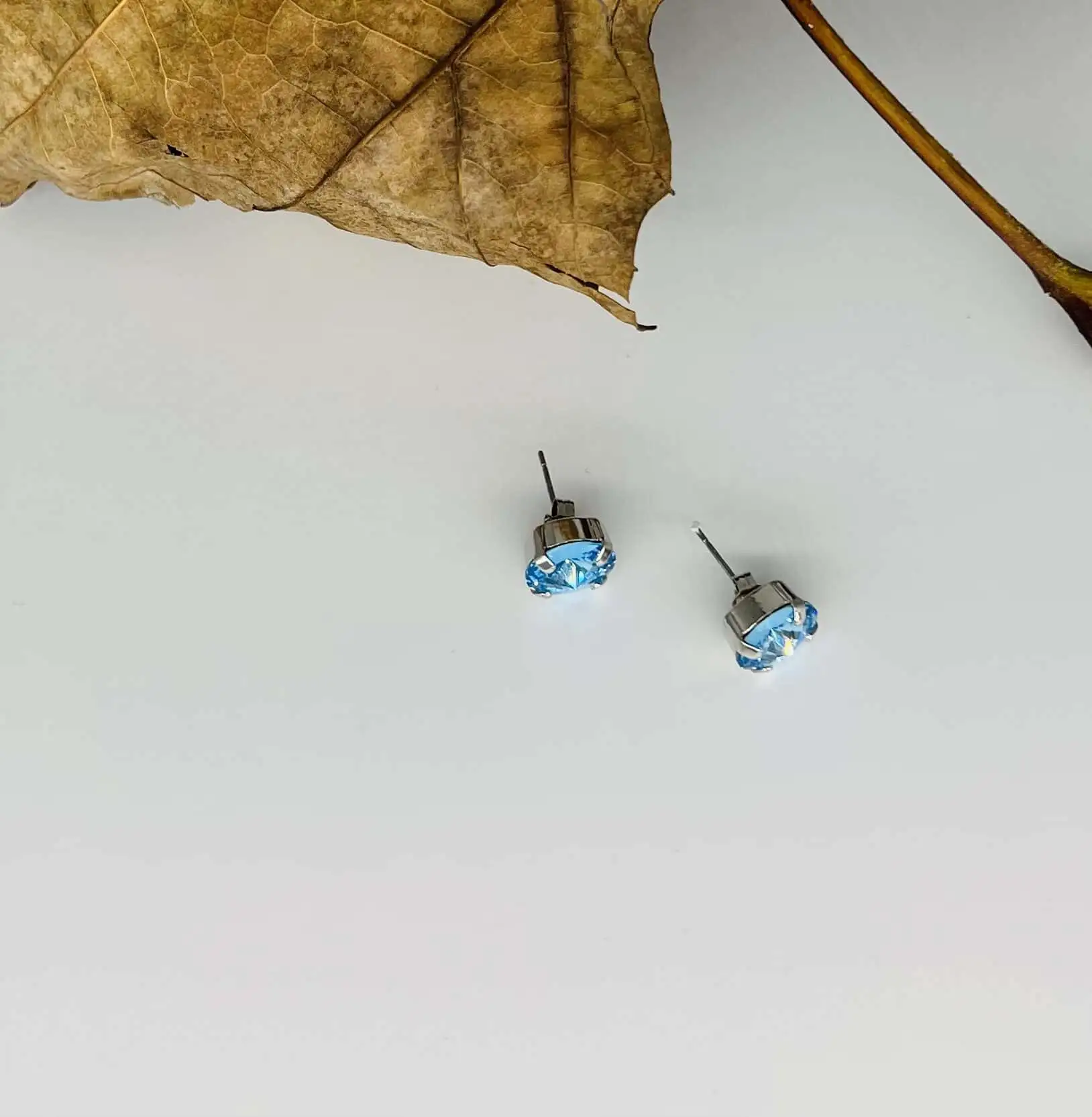 Swarovski studs earrings