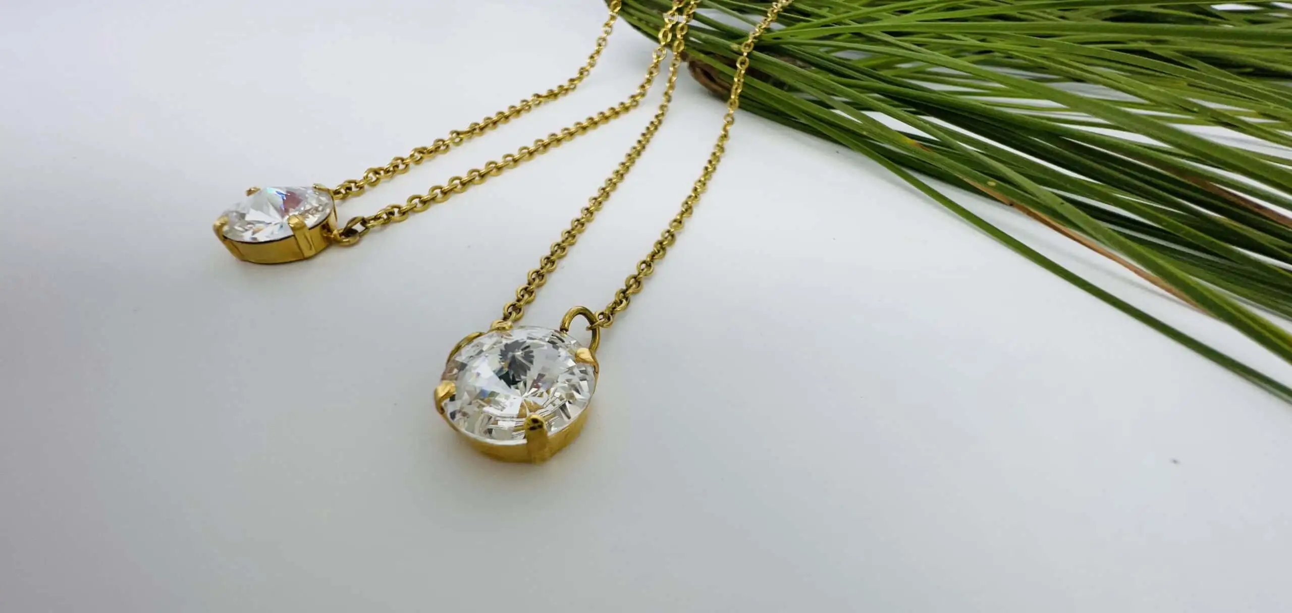Gold swarovski necklace