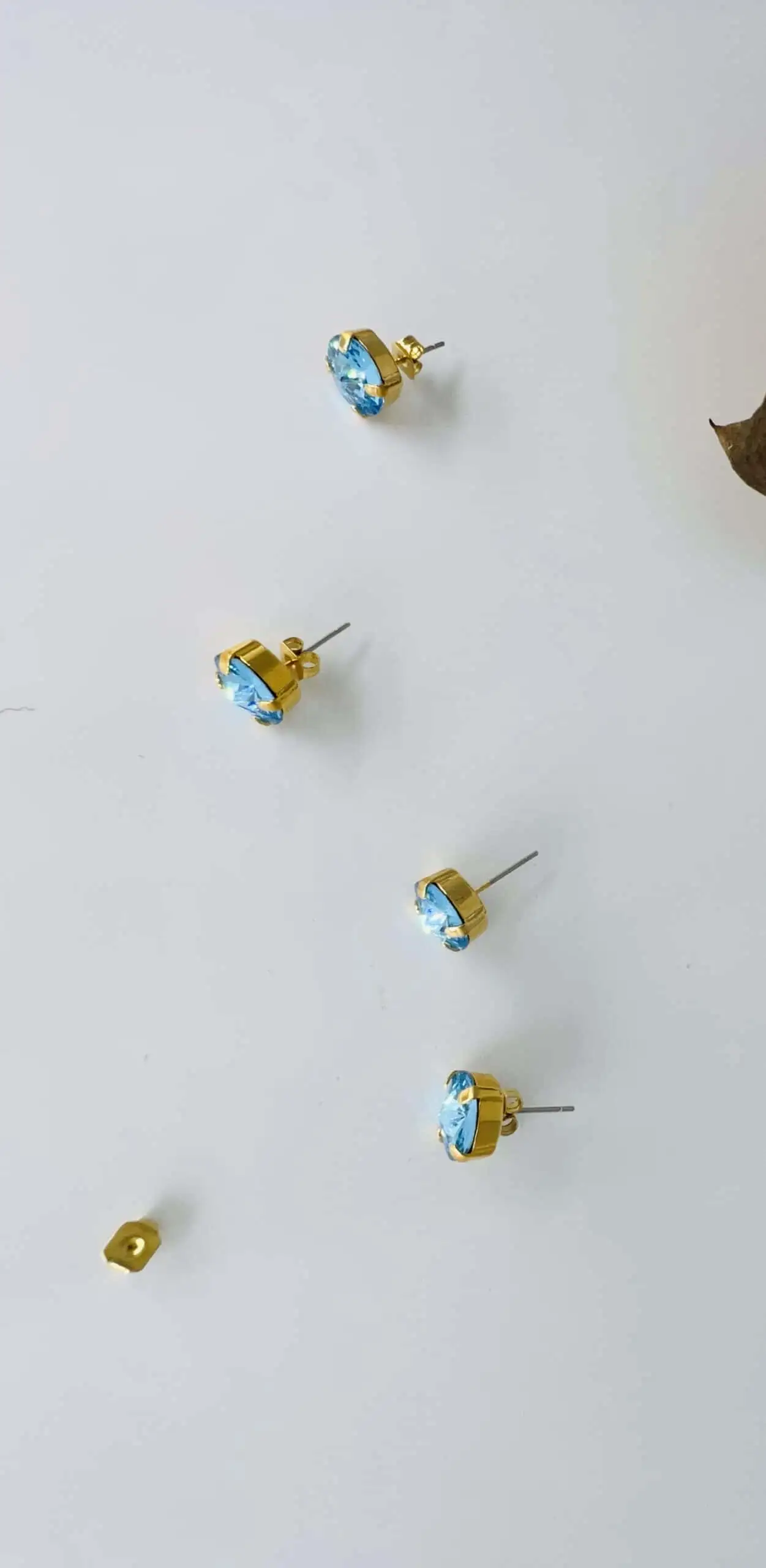 Swarovski studs earrings