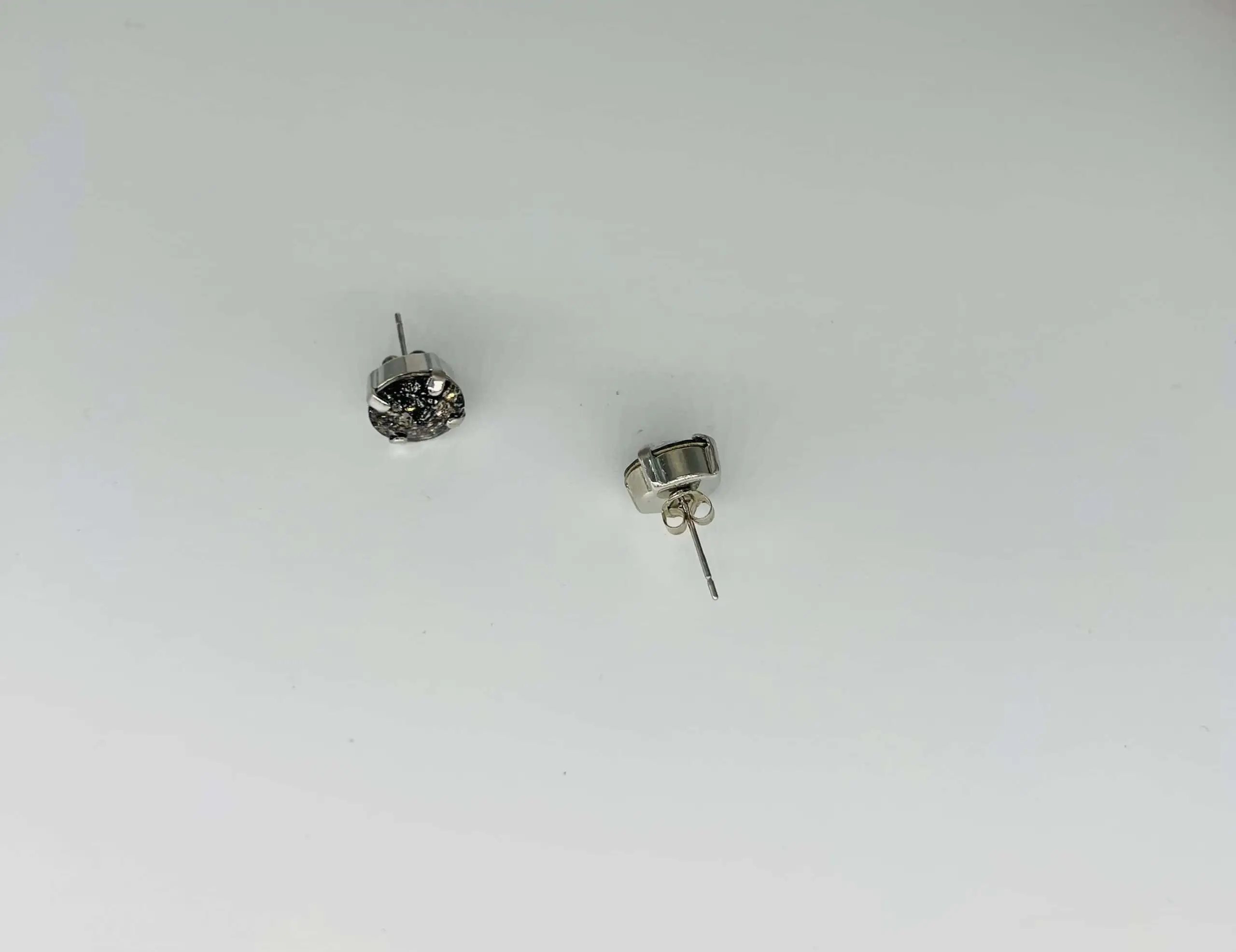 Swarovski stud earrings - Image 3