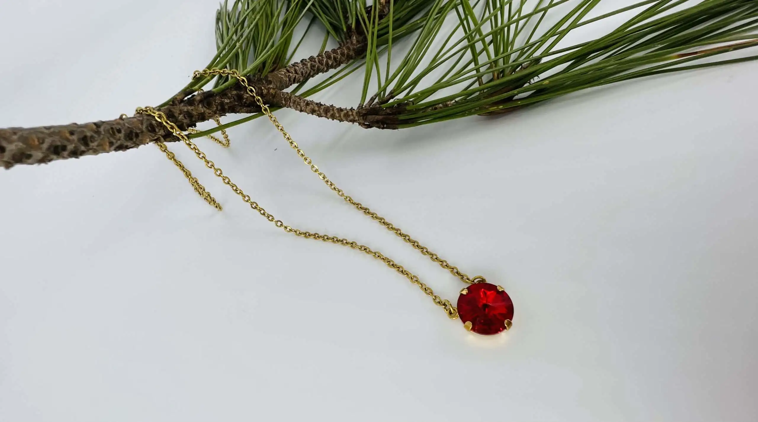 Gold swarovski necklace