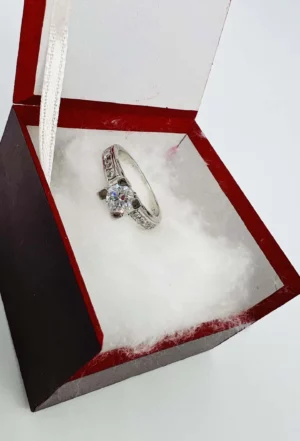 Ασημένιο μονόπετρο