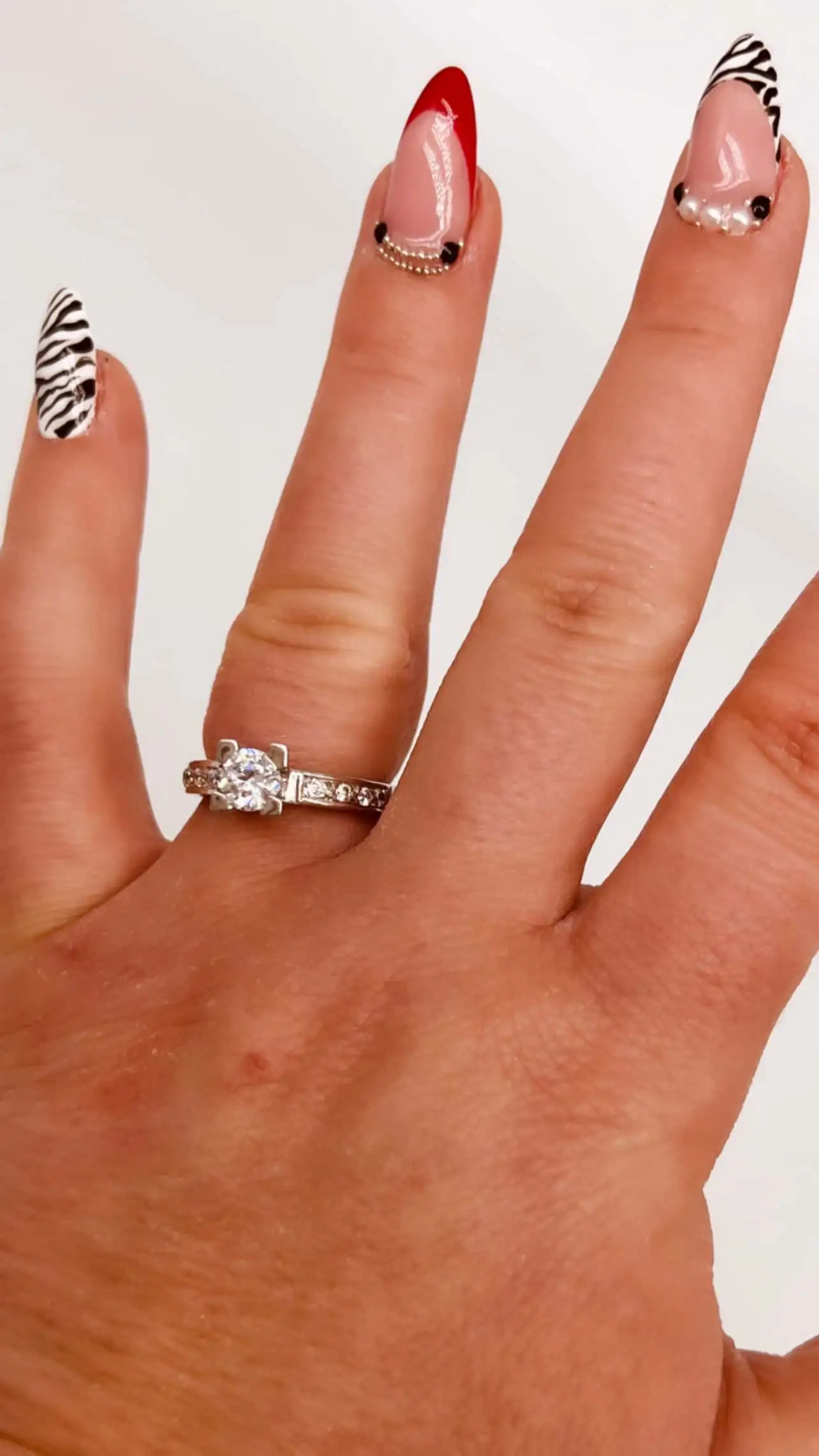 Ασημένιο μονόπετρο