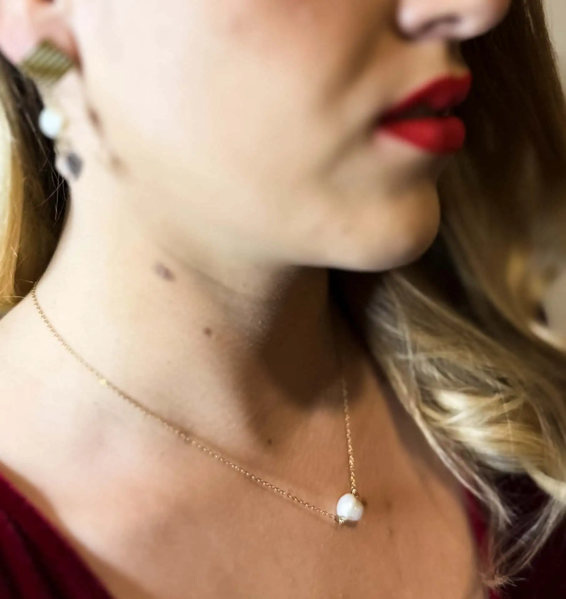 White pearl necklace