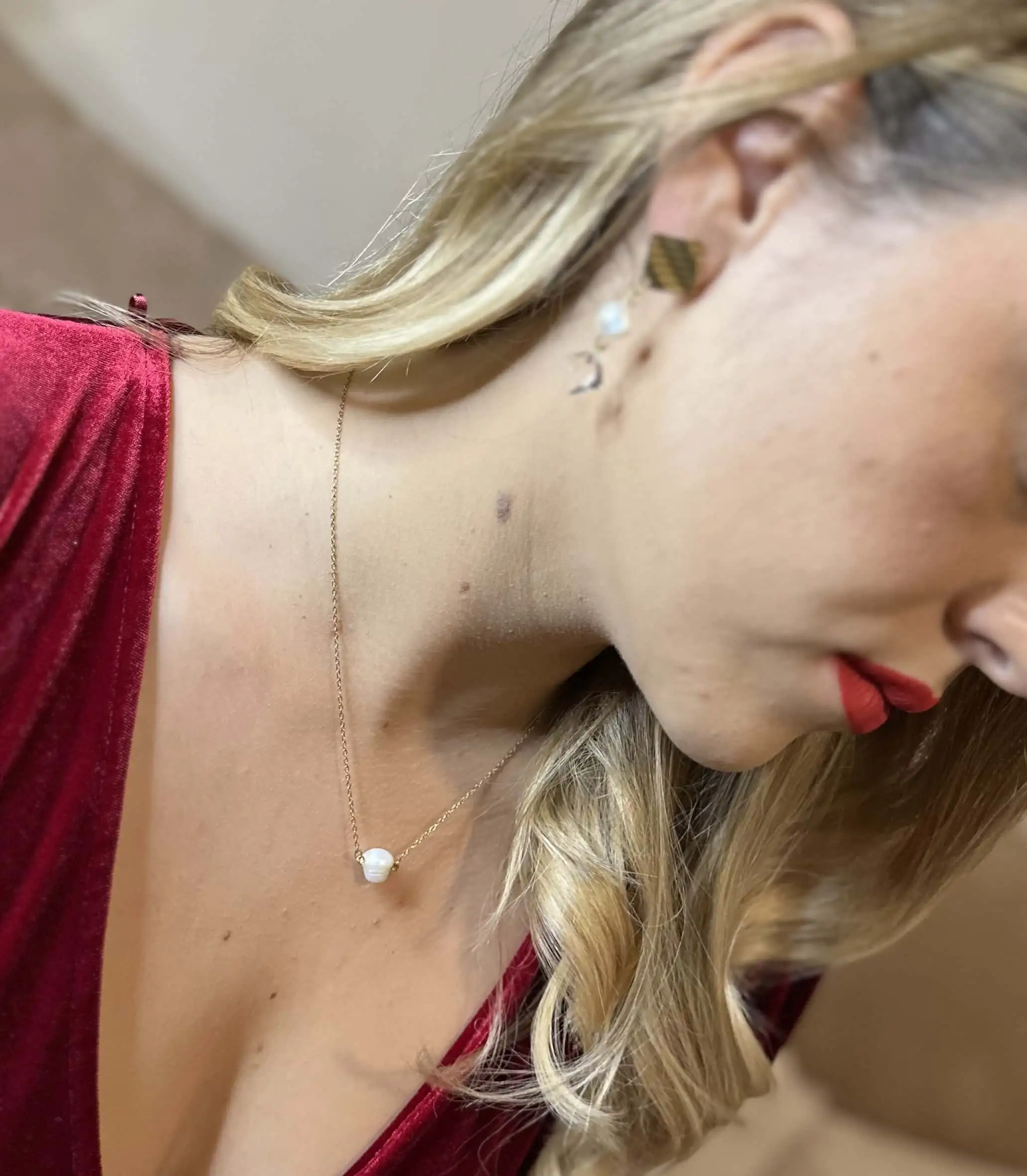 White pearl necklace - Image 2