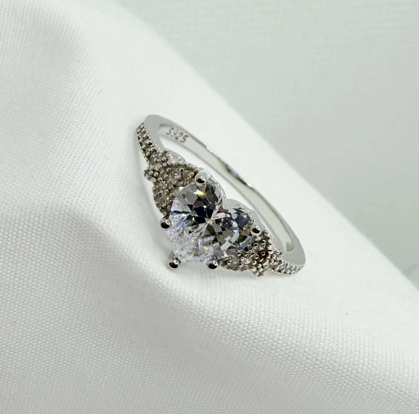 White heart - Image 2