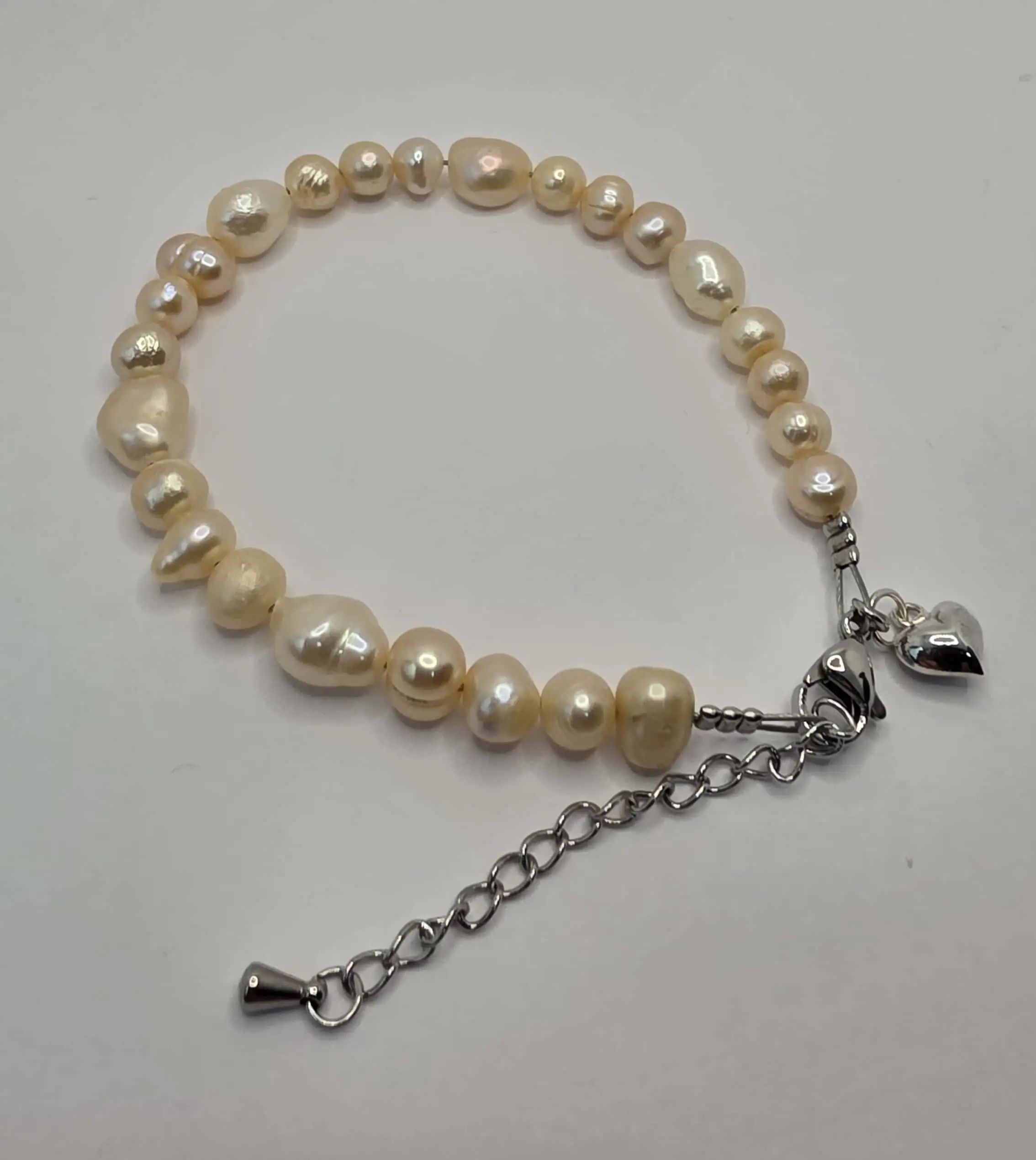 Peach pearl bracelet