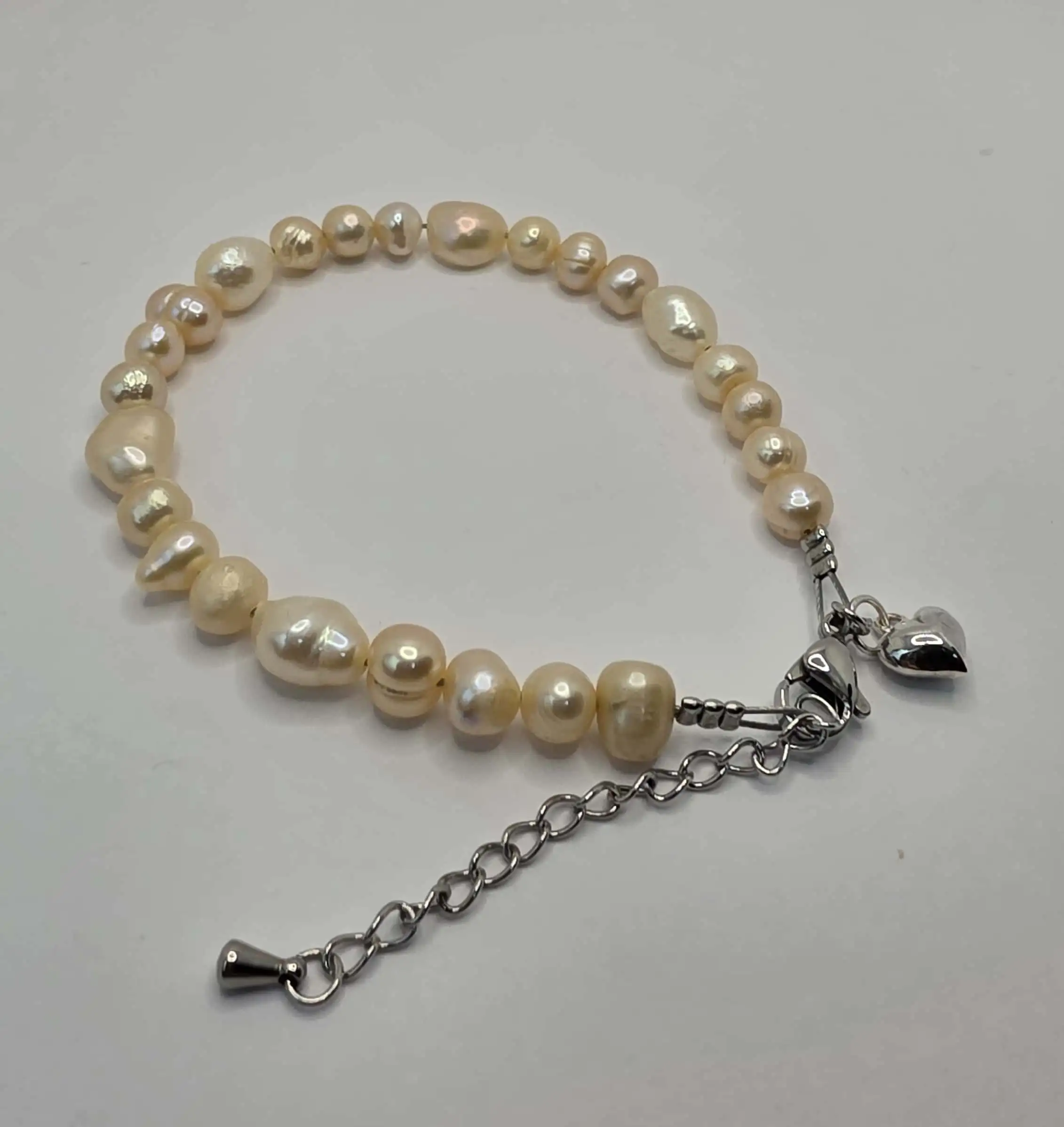Peach pearl bracelet - Image 2